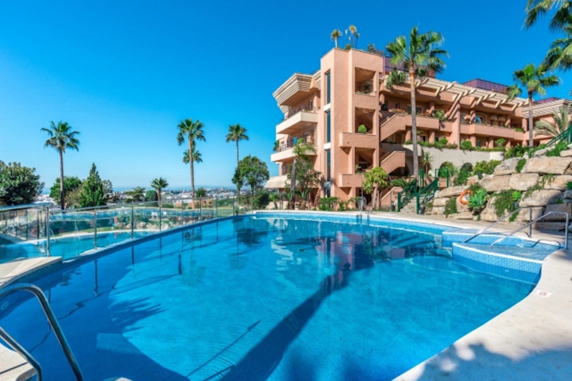 Resale - Apartment - Middle Floor Apartment - Marbella - Nueva Andalucia