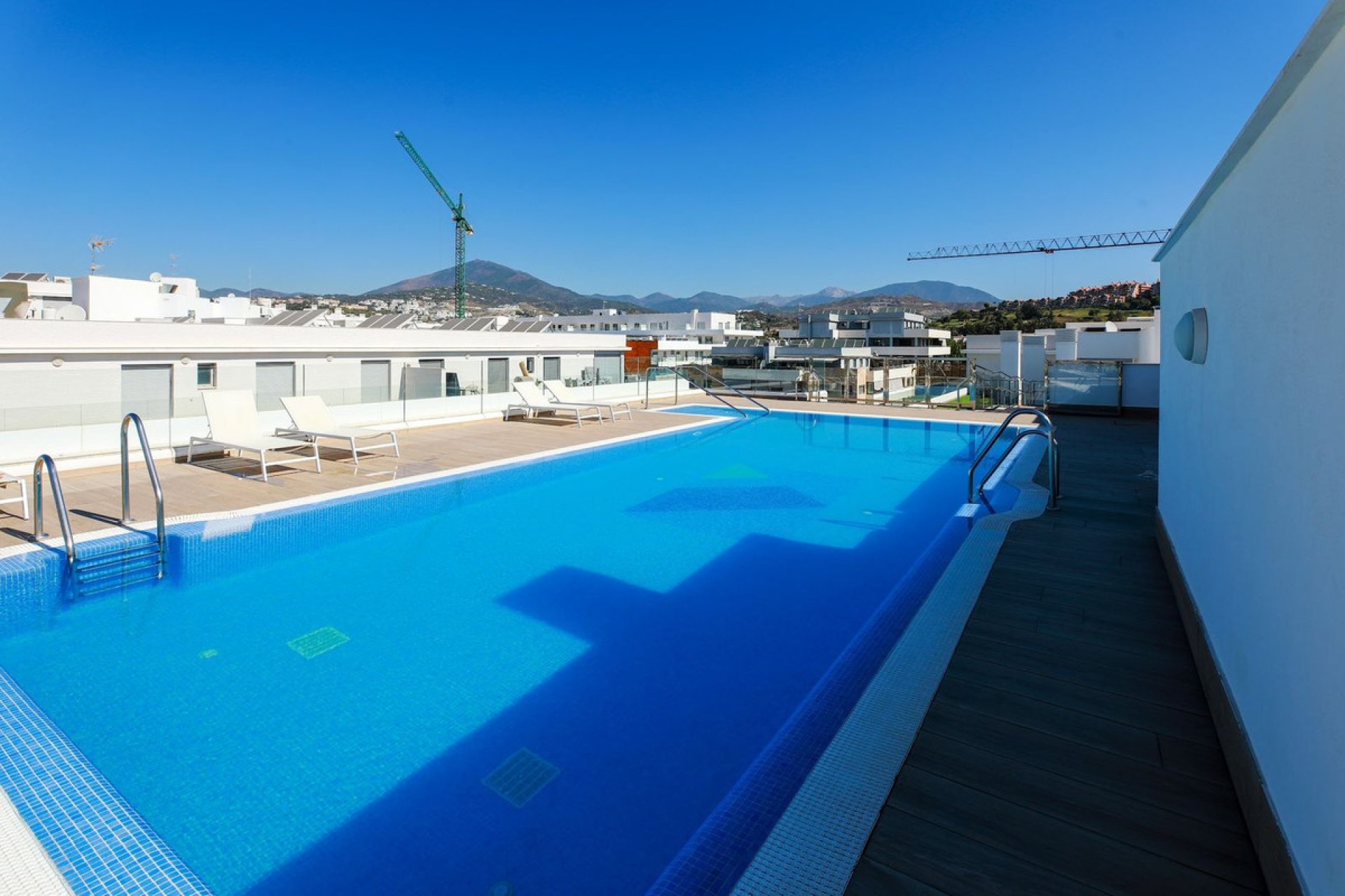 Resale - Apartment - Middle Floor Apartment - Marbella - Nueva Andalucia