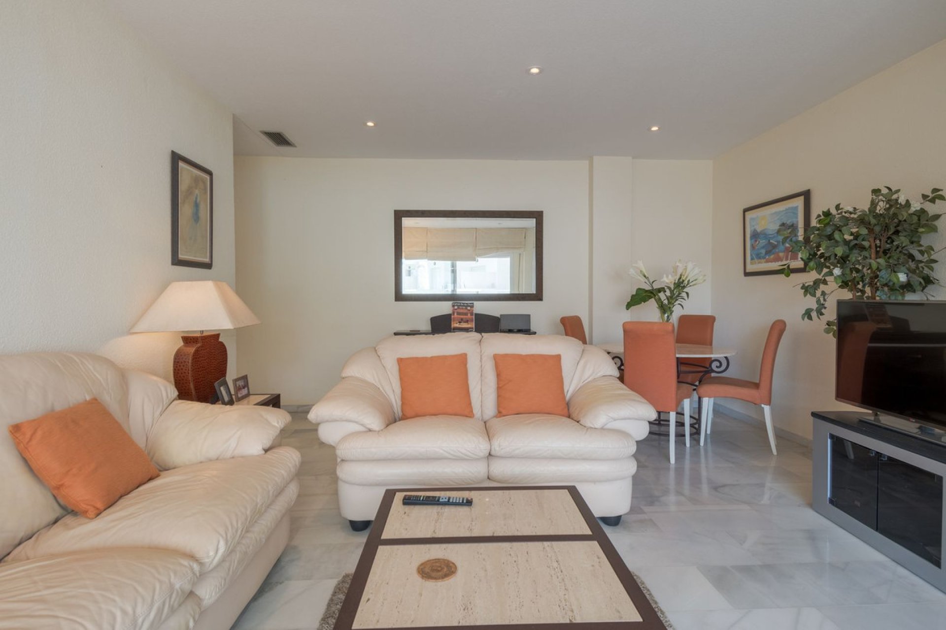 Resale - Apartment - Middle Floor Apartment - Marbella - Nueva Andalucia