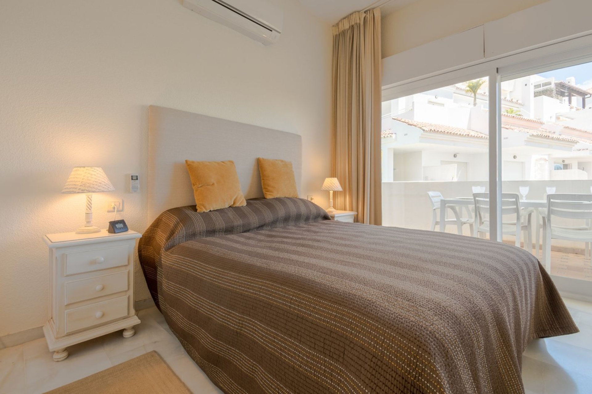 Resale - Apartment - Middle Floor Apartment - Marbella - Nueva Andalucia