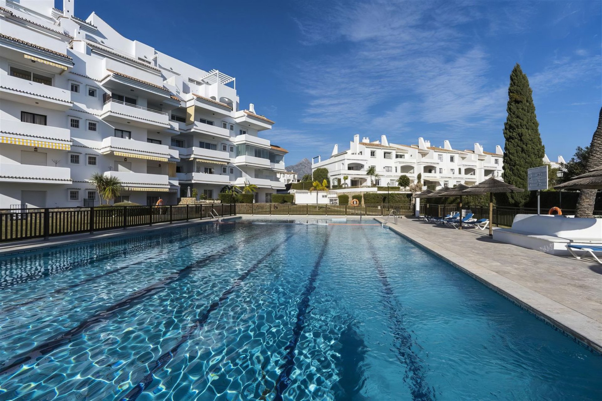 Resale - Apartment - Middle Floor Apartment - Marbella - Nueva Andalucia