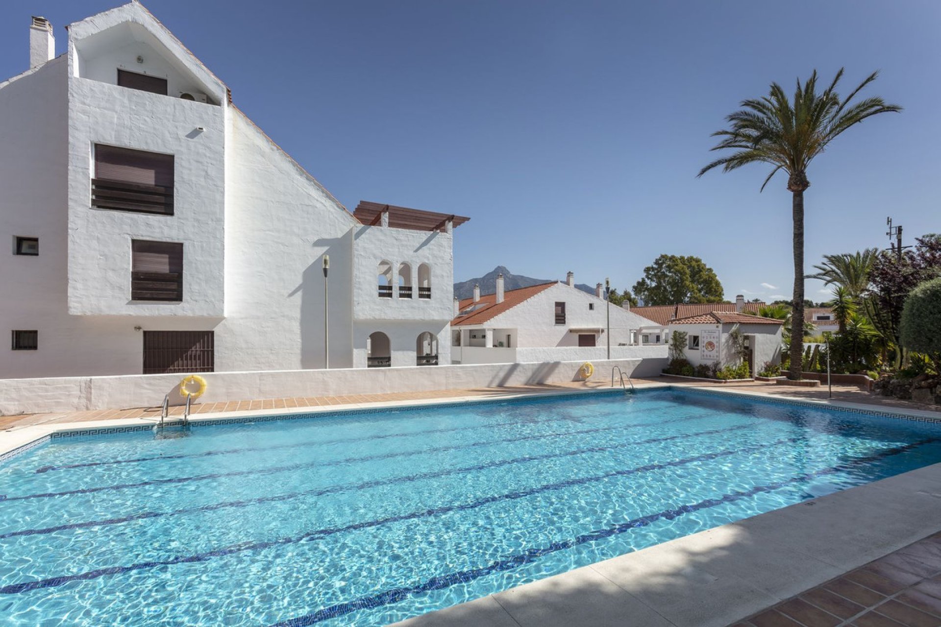 Resale - Apartment - Middle Floor Apartment - Marbella - Nueva Andalucia