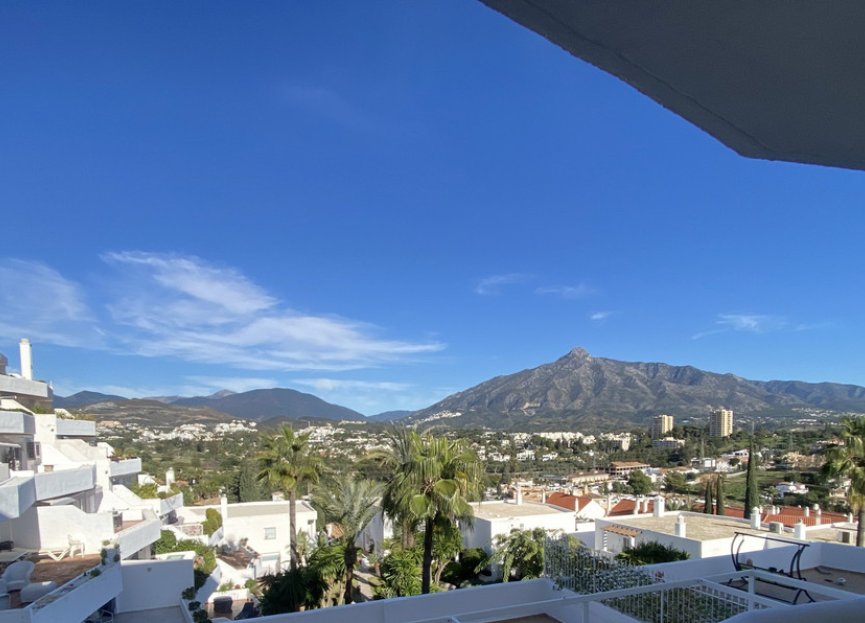 Resale - Apartment - Middle Floor Apartment - Marbella - Nueva Andalucia