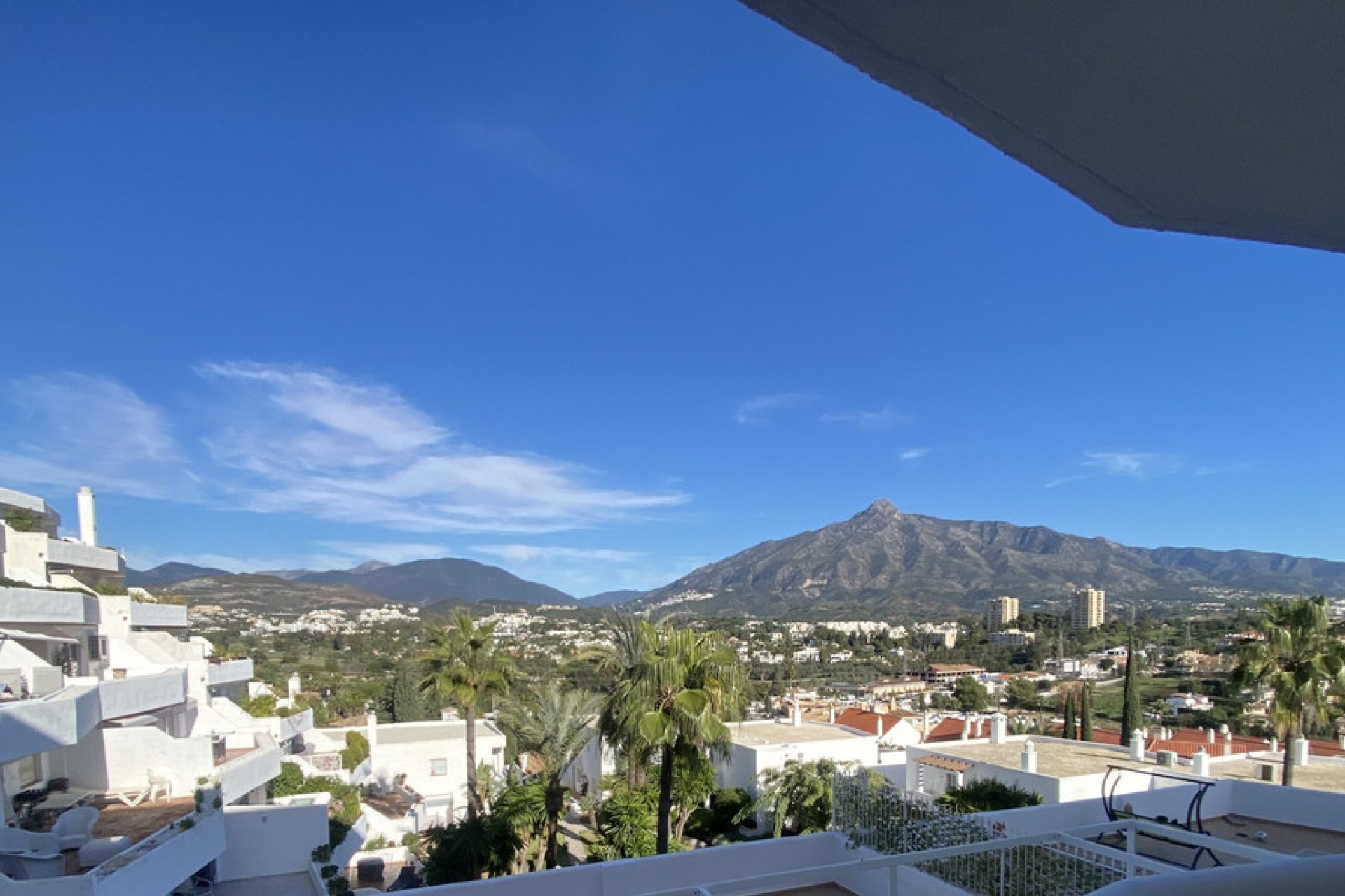 Resale - Apartment - Middle Floor Apartment - Marbella - Nueva Andalucia