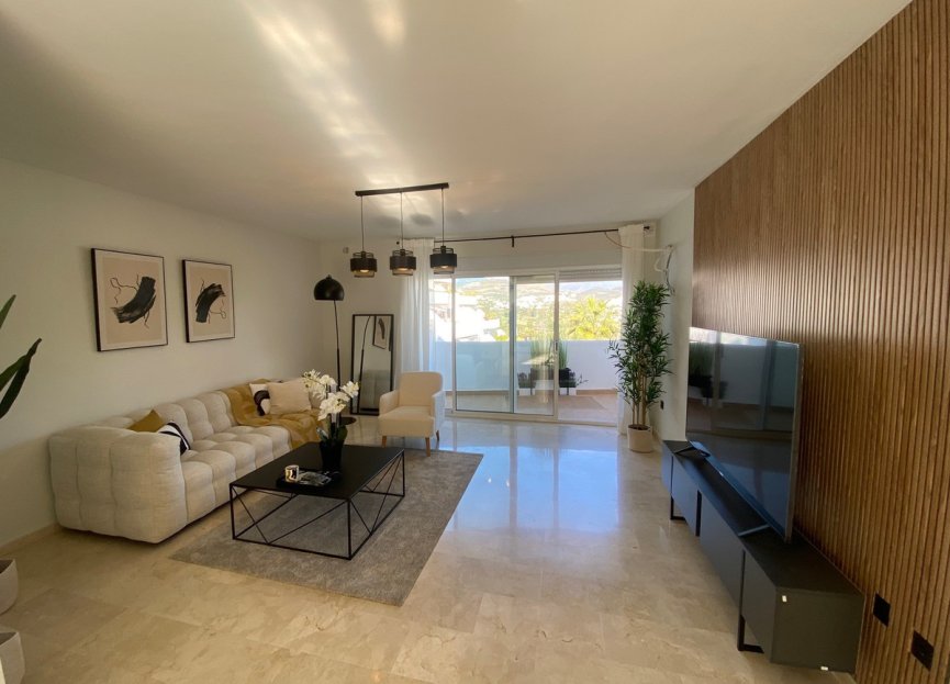 Resale - Apartment - Middle Floor Apartment - Marbella - Nueva Andalucia