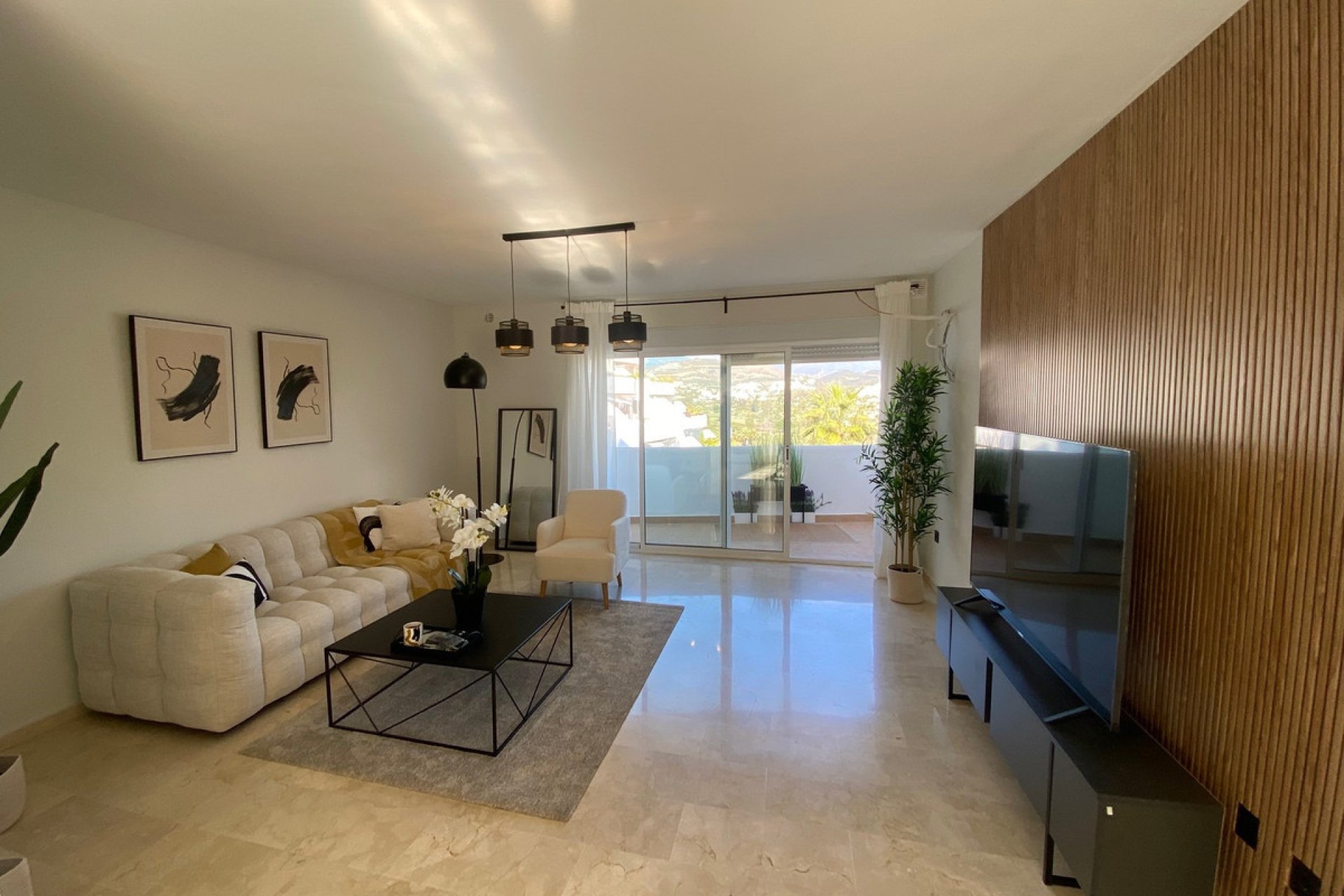 Resale - Apartment - Middle Floor Apartment - Marbella - Nueva Andalucia