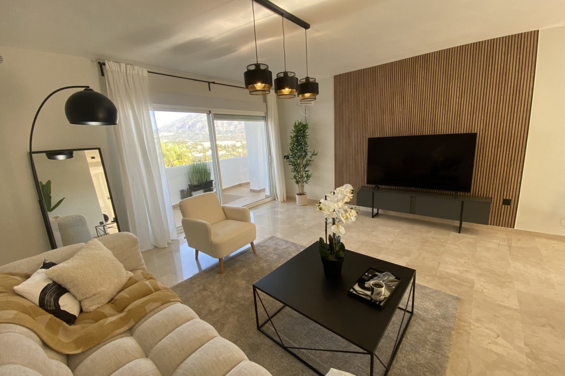 Resale - Apartment - Middle Floor Apartment - Marbella - Nueva Andalucia