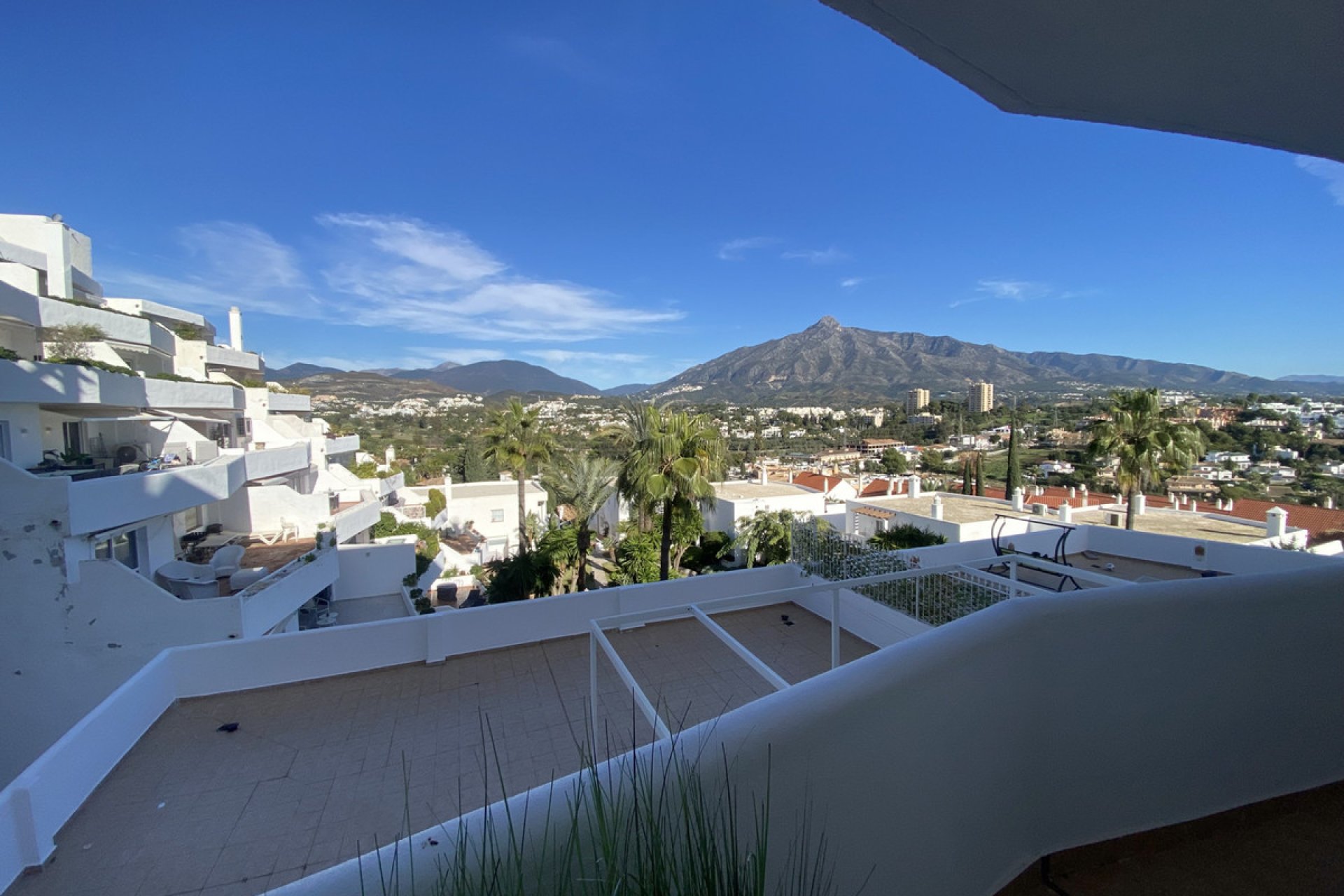 Resale - Apartment - Middle Floor Apartment - Marbella - Nueva Andalucia