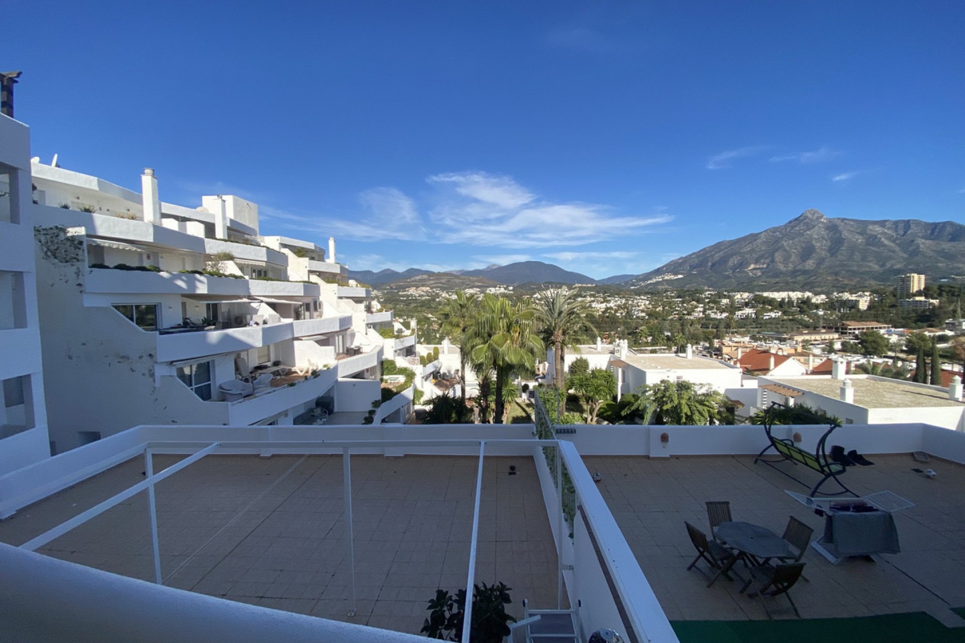 Resale - Apartment - Middle Floor Apartment - Marbella - Nueva Andalucia