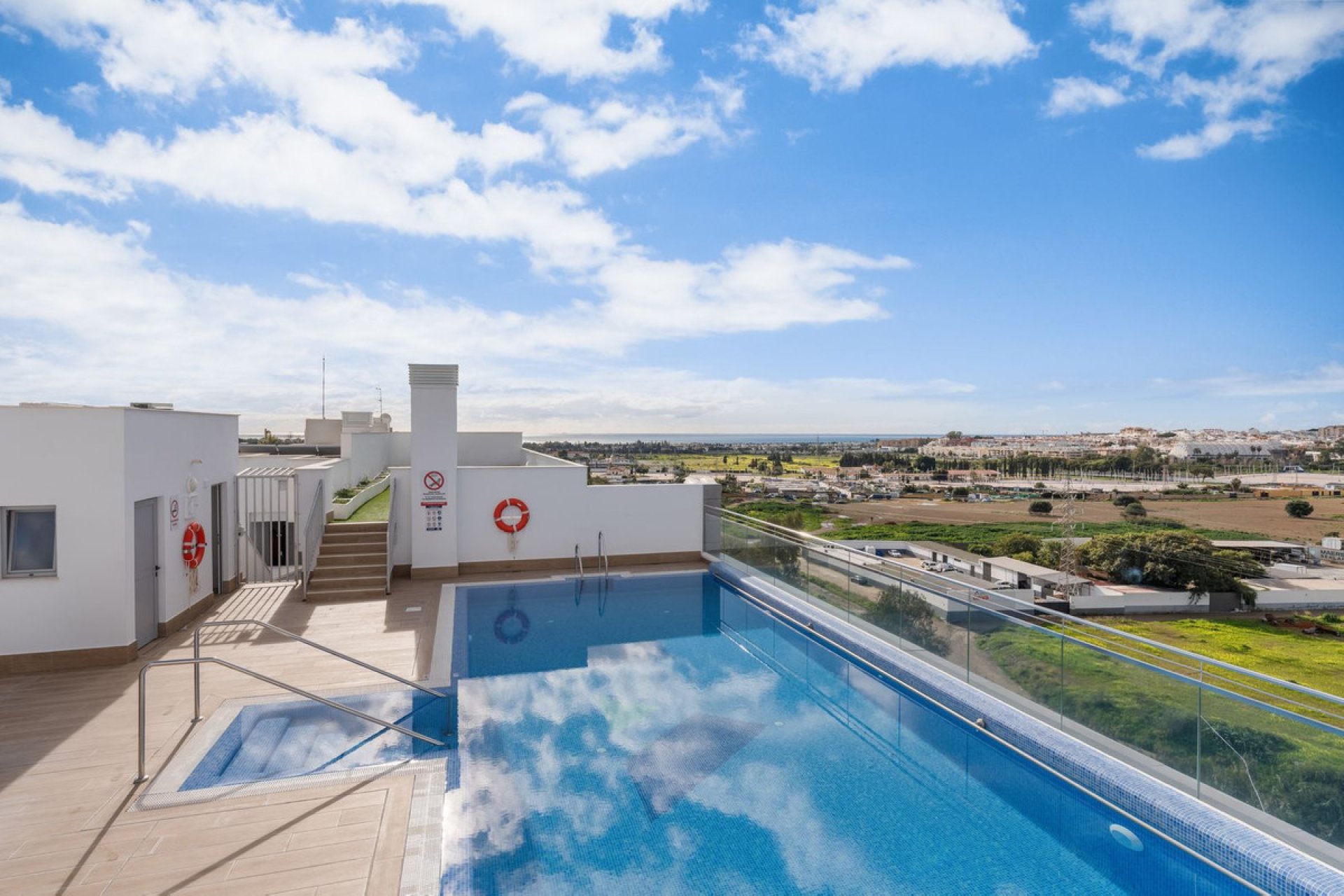 Resale - Apartment - Middle Floor Apartment - Marbella - Nueva Andalucia