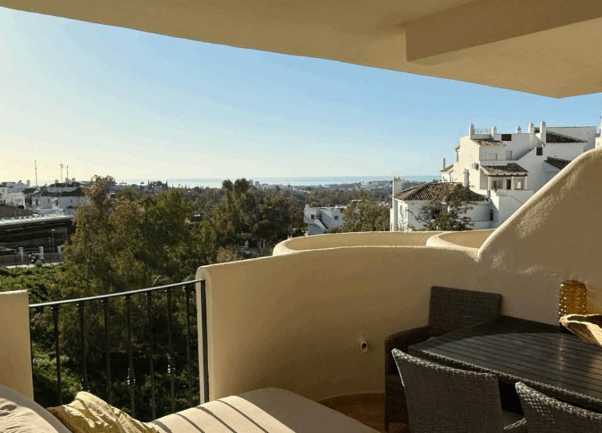 Resale - Apartment - Middle Floor Apartment - Marbella - Nueva Andalucia