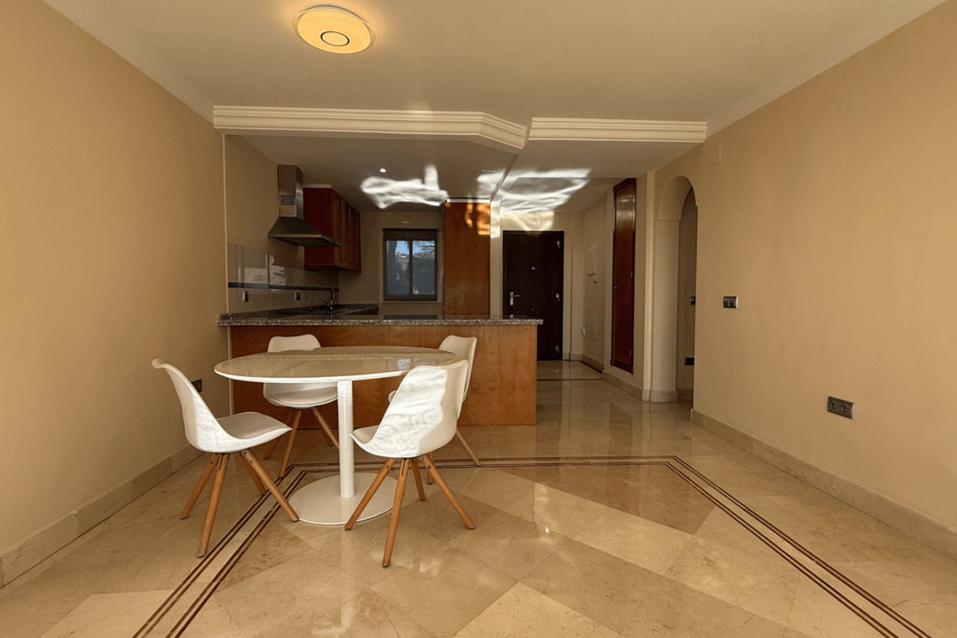 Resale - Apartment - Middle Floor Apartment - Marbella - Nueva Andalucia