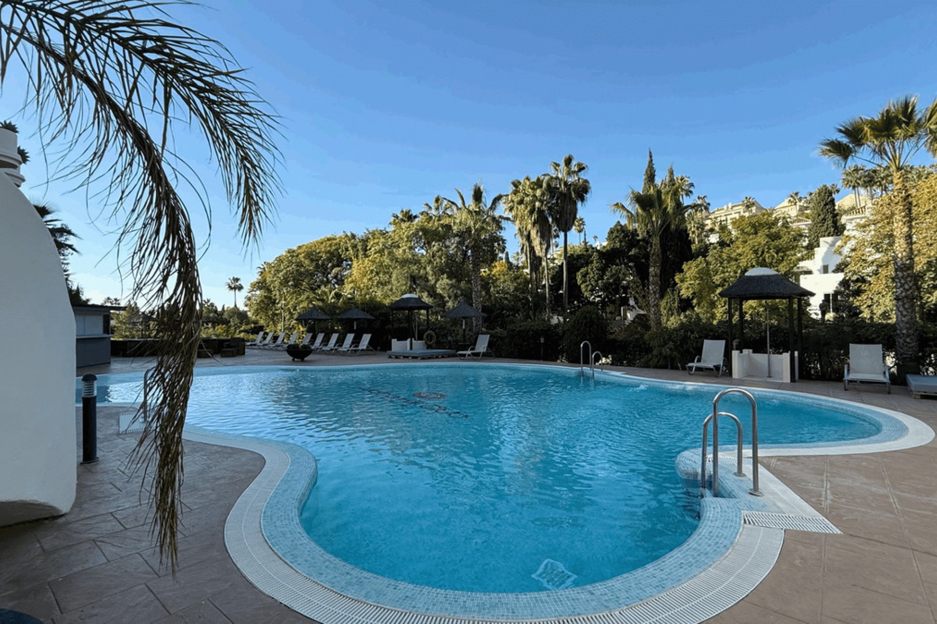 Resale - Apartment - Middle Floor Apartment - Marbella - Nueva Andalucia