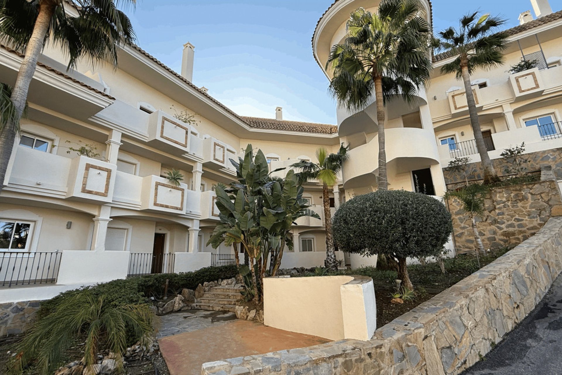 Resale - Apartment - Middle Floor Apartment - Marbella - Nueva Andalucia