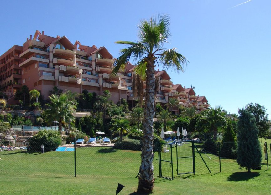 Resale - Apartment - Middle Floor Apartment - Marbella - Nueva Andalucia