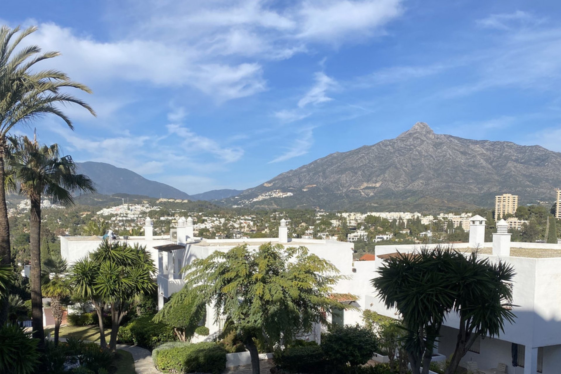 Resale - Apartment - Middle Floor Apartment - Marbella - Nueva Andalucia