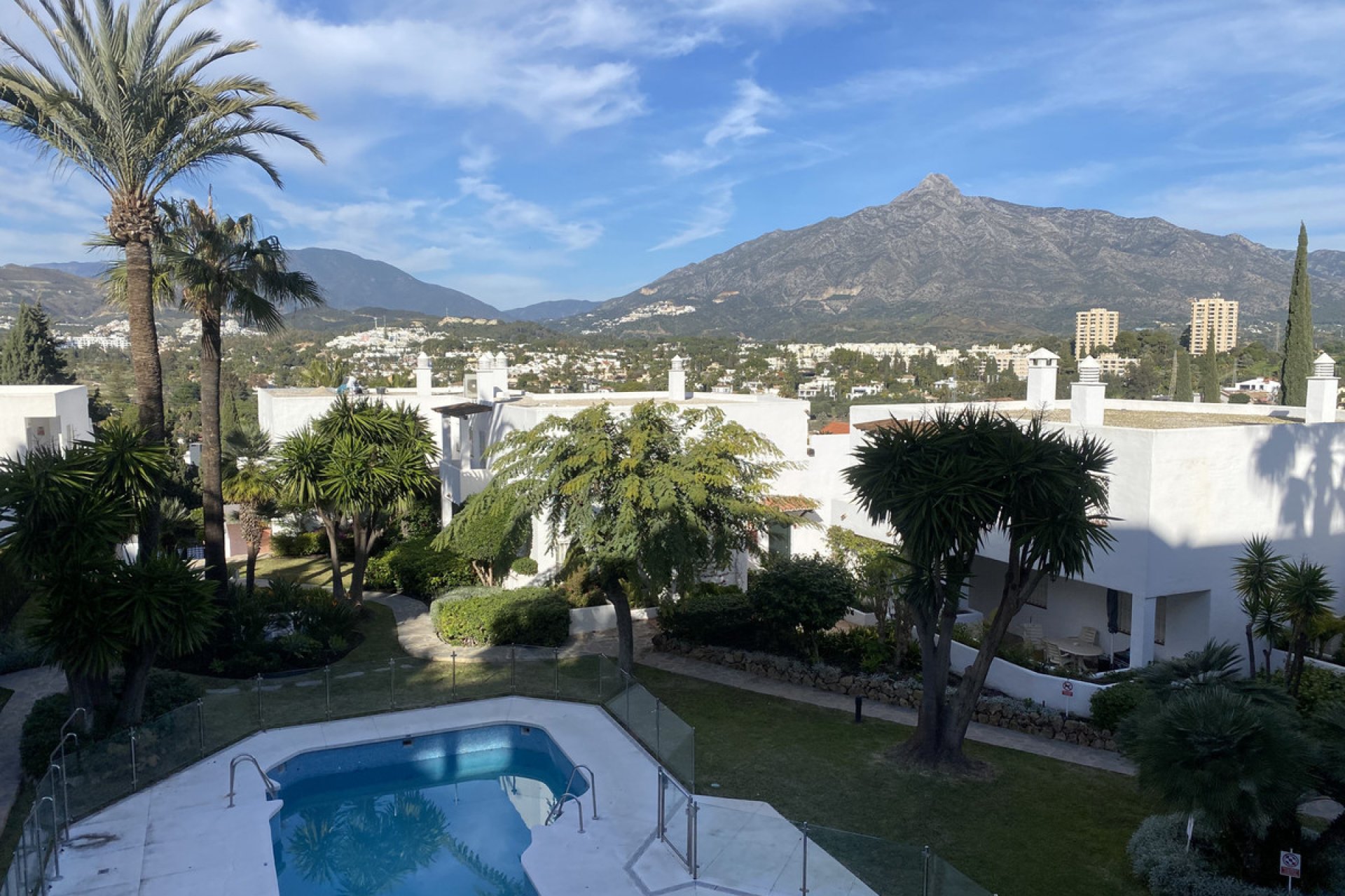 Resale - Apartment - Middle Floor Apartment - Marbella - Nueva Andalucia