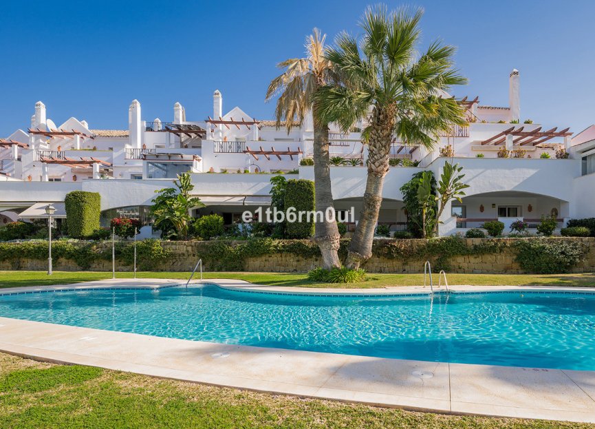 Resale - Apartment - Middle Floor Apartment - Marbella - Nueva Andalucia