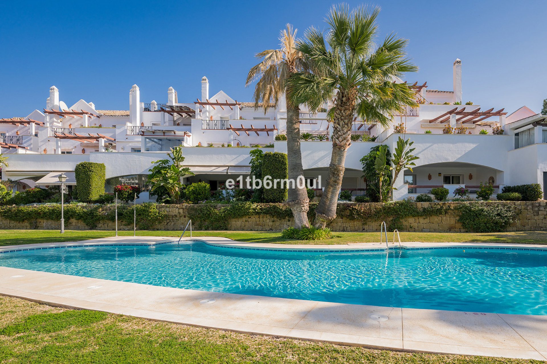 Resale - Apartment - Middle Floor Apartment - Marbella - Nueva Andalucia