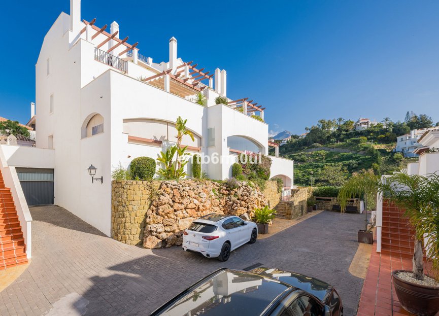 Resale - Apartment - Middle Floor Apartment - Marbella - Nueva Andalucia