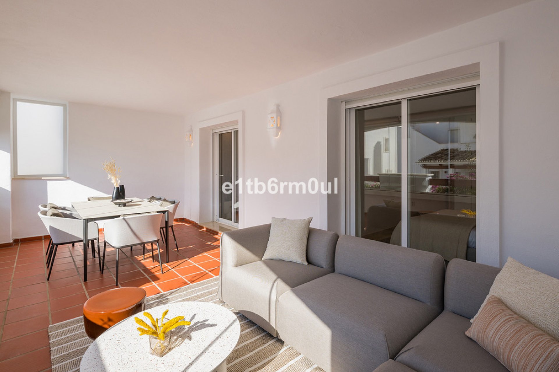 Resale - Apartment - Middle Floor Apartment - Marbella - Nueva Andalucia