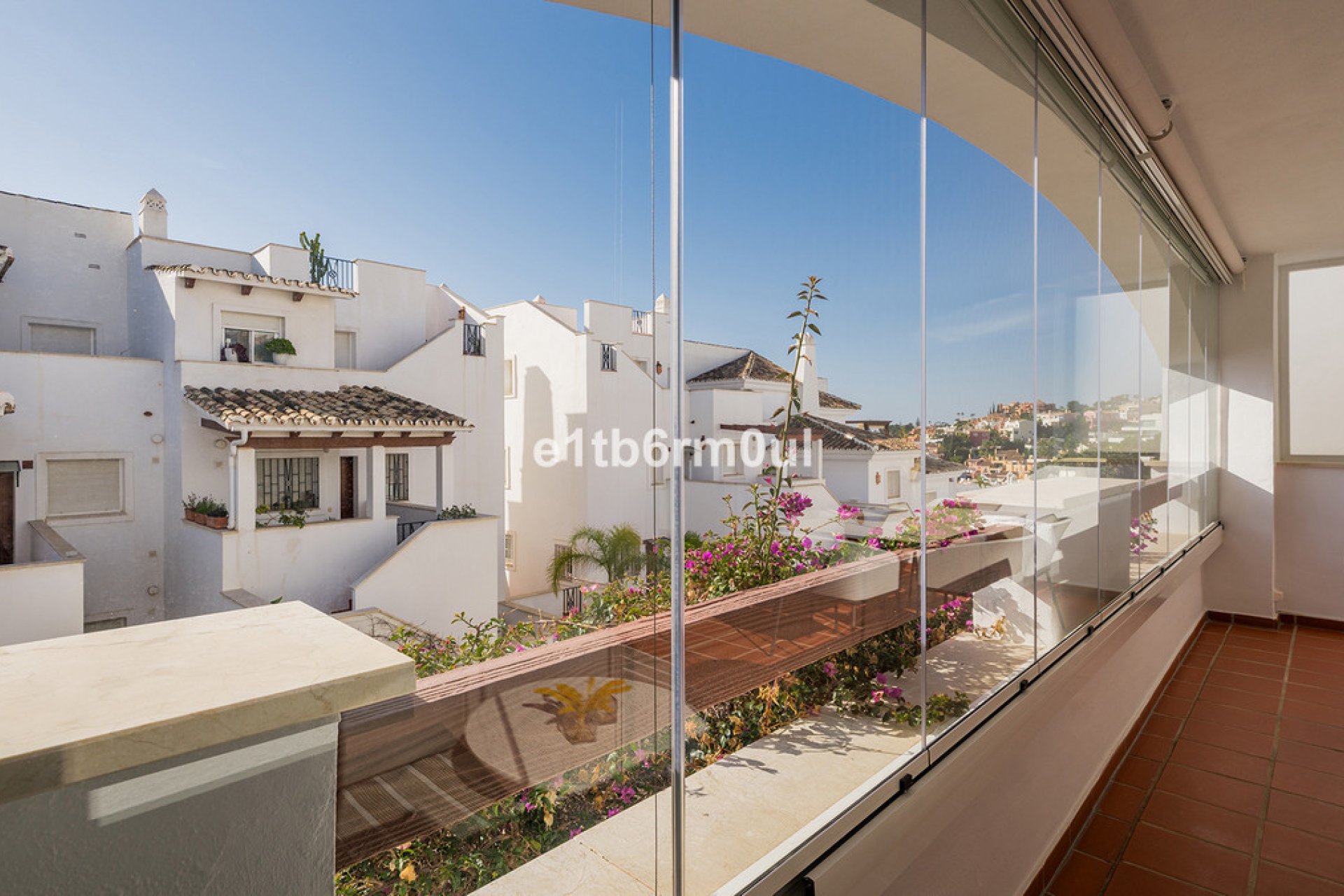 Resale - Apartment - Middle Floor Apartment - Marbella - Nueva Andalucia