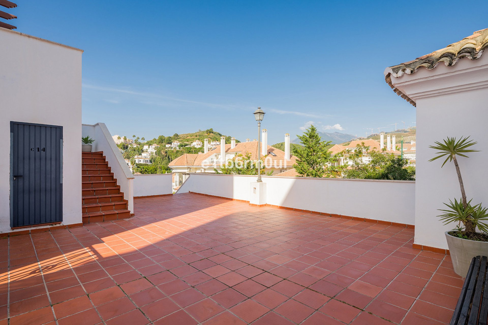 Resale - Apartment - Middle Floor Apartment - Marbella - Nueva Andalucia