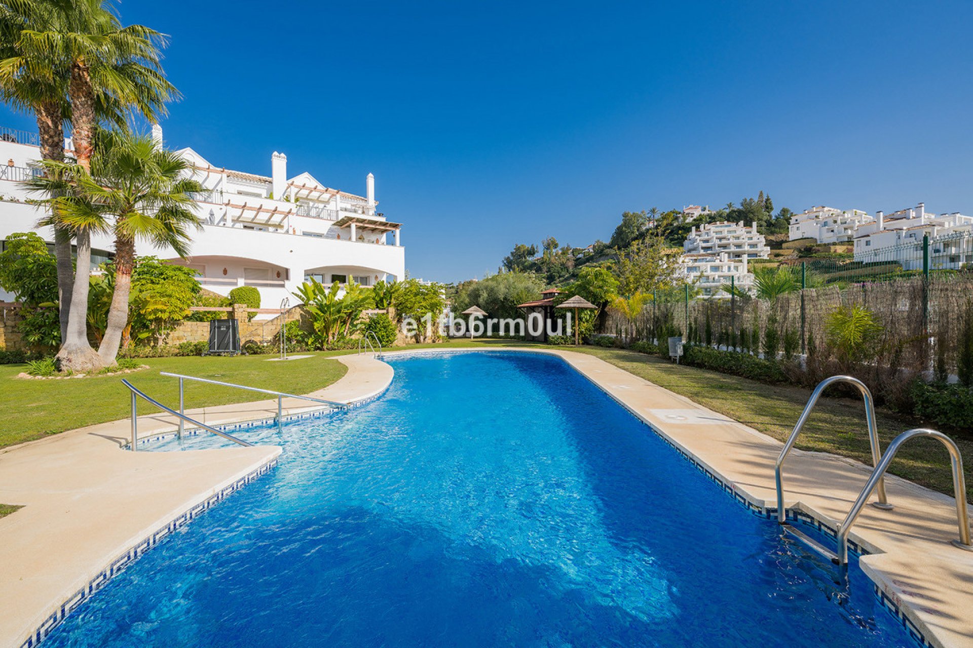 Resale - Apartment - Middle Floor Apartment - Marbella - Nueva Andalucia