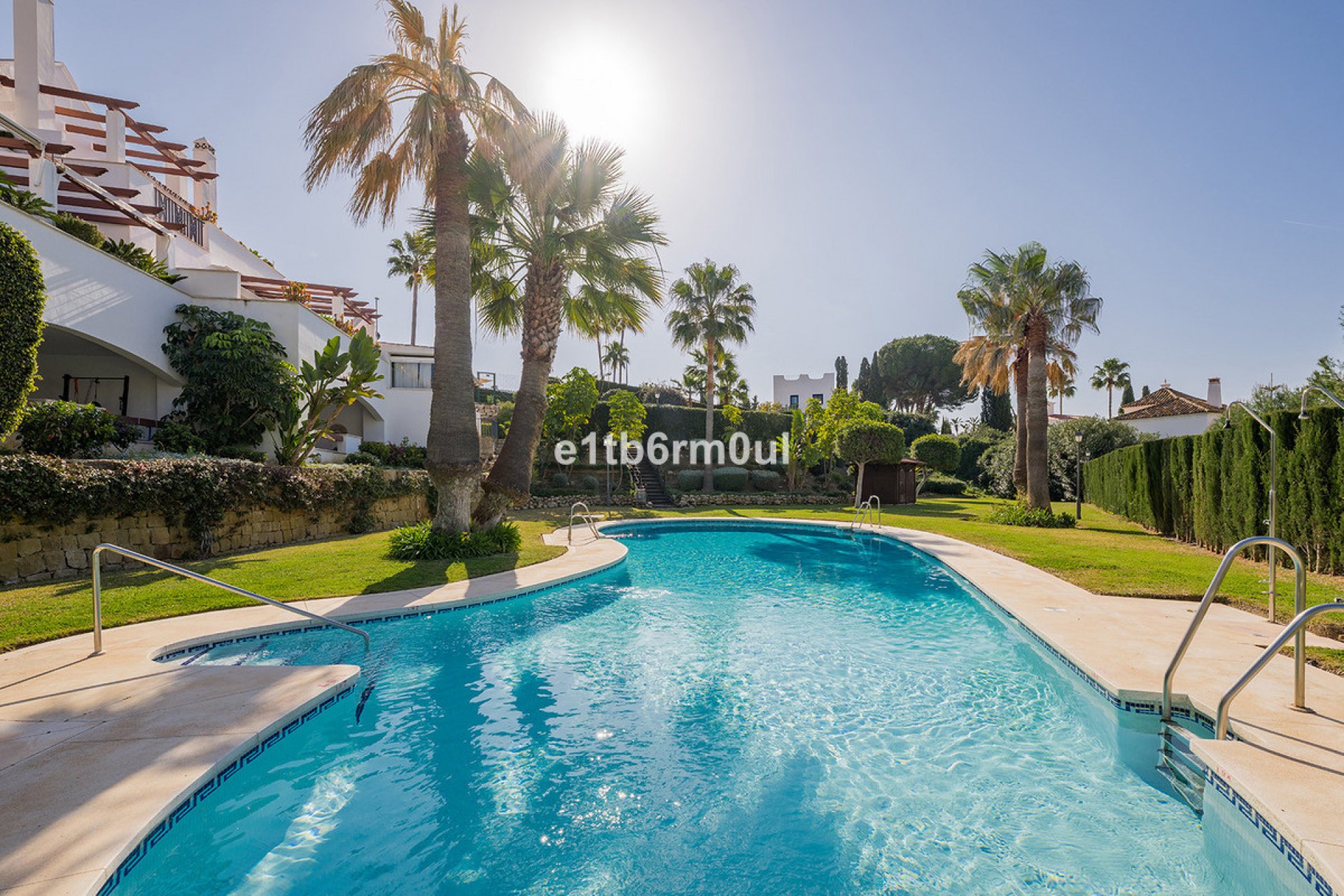 Resale - Apartment - Middle Floor Apartment - Marbella - Nueva Andalucia