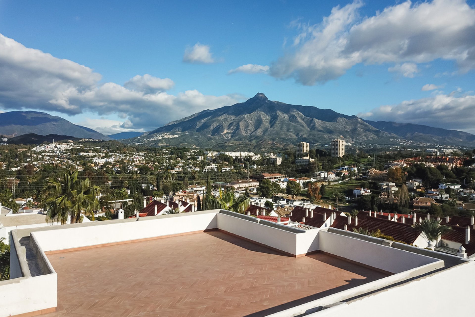 Resale - Apartment - Middle Floor Apartment - Marbella - Nueva Andalucia