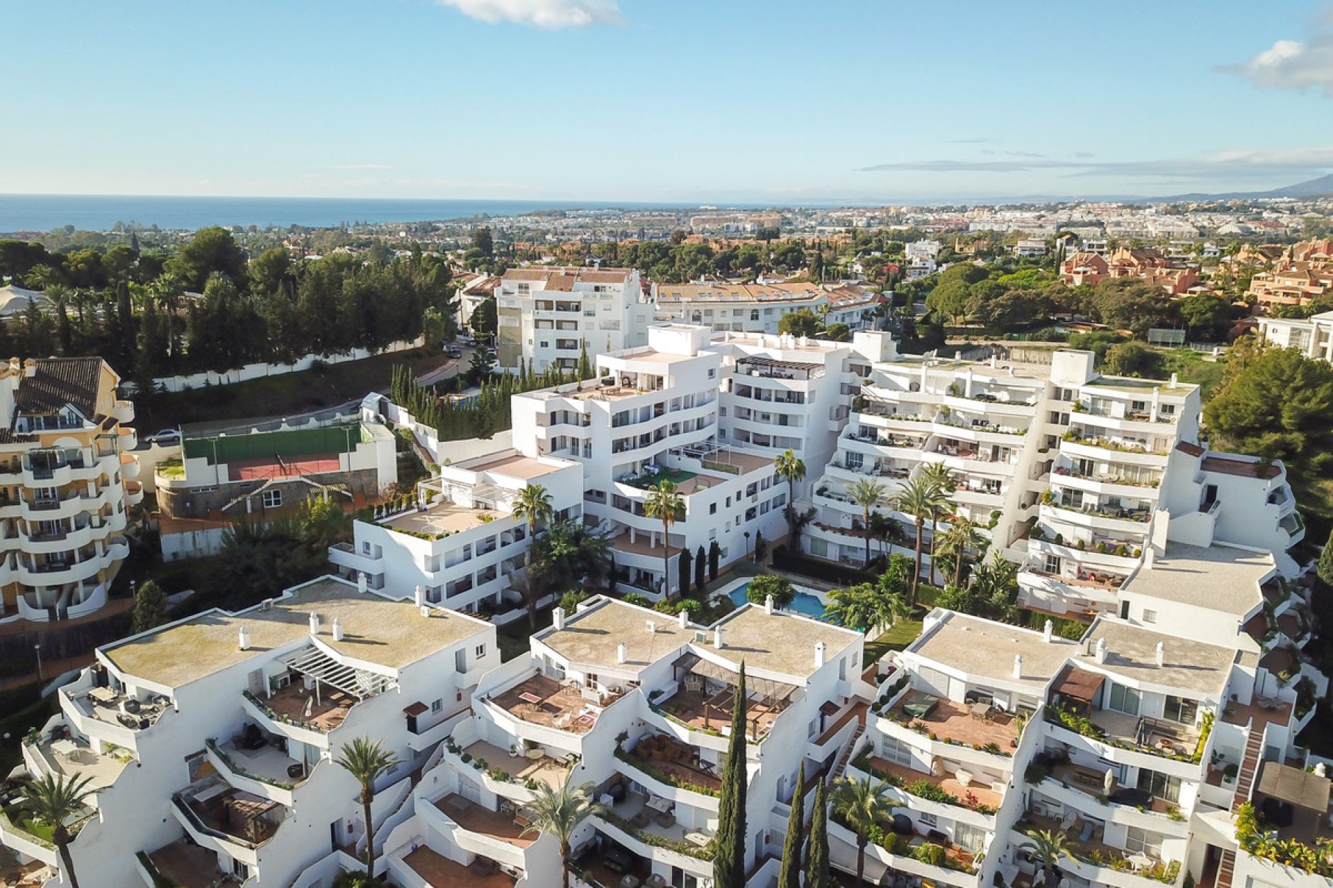 Resale - Apartment - Middle Floor Apartment - Marbella - Nueva Andalucia