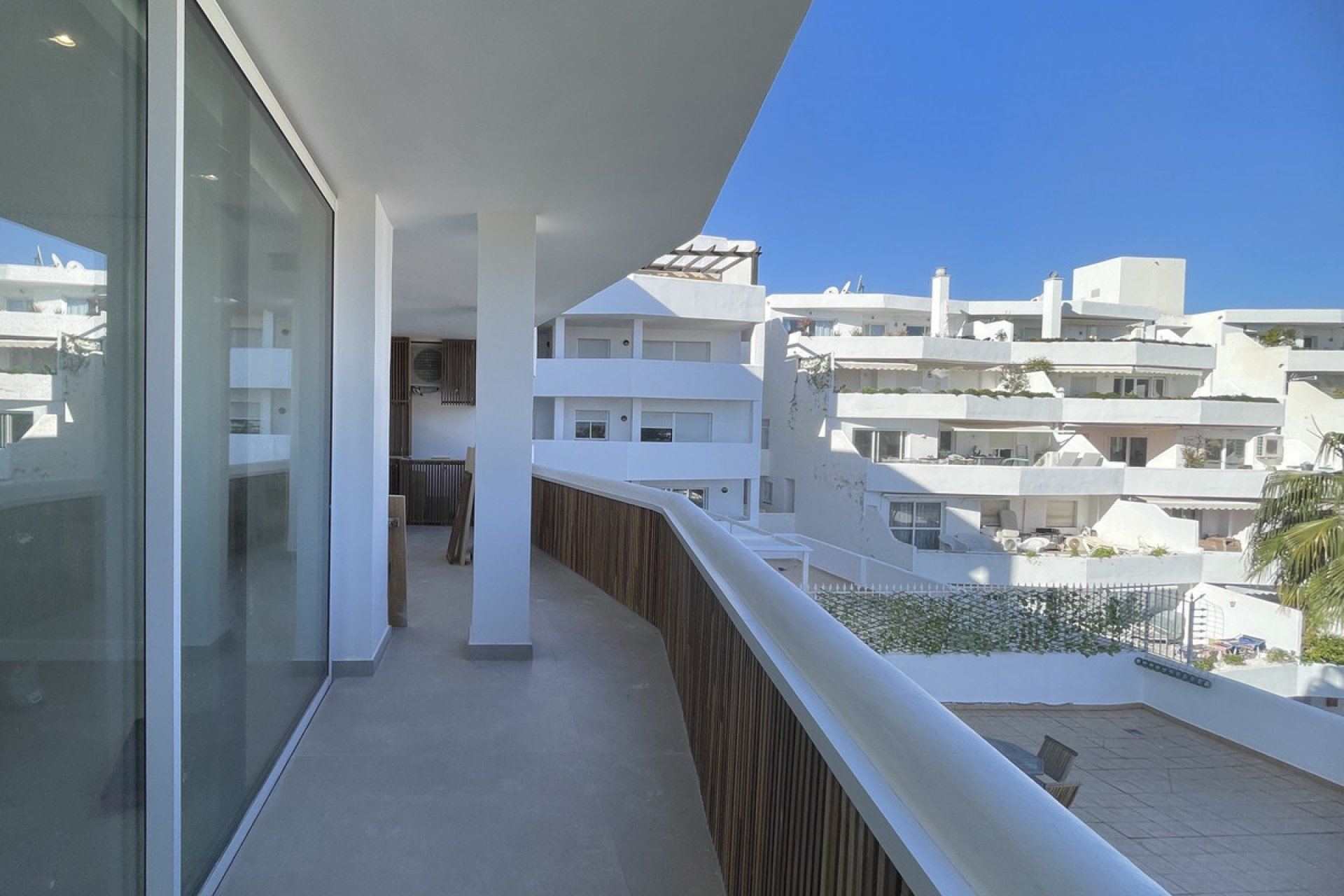 Resale - Apartment - Middle Floor Apartment - Marbella - Nueva Andalucia