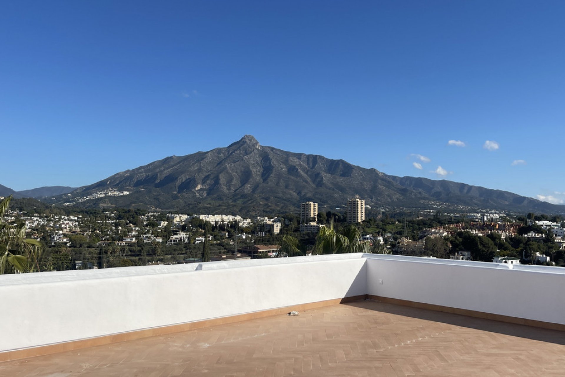 Resale - Apartment - Middle Floor Apartment - Marbella - Nueva Andalucia