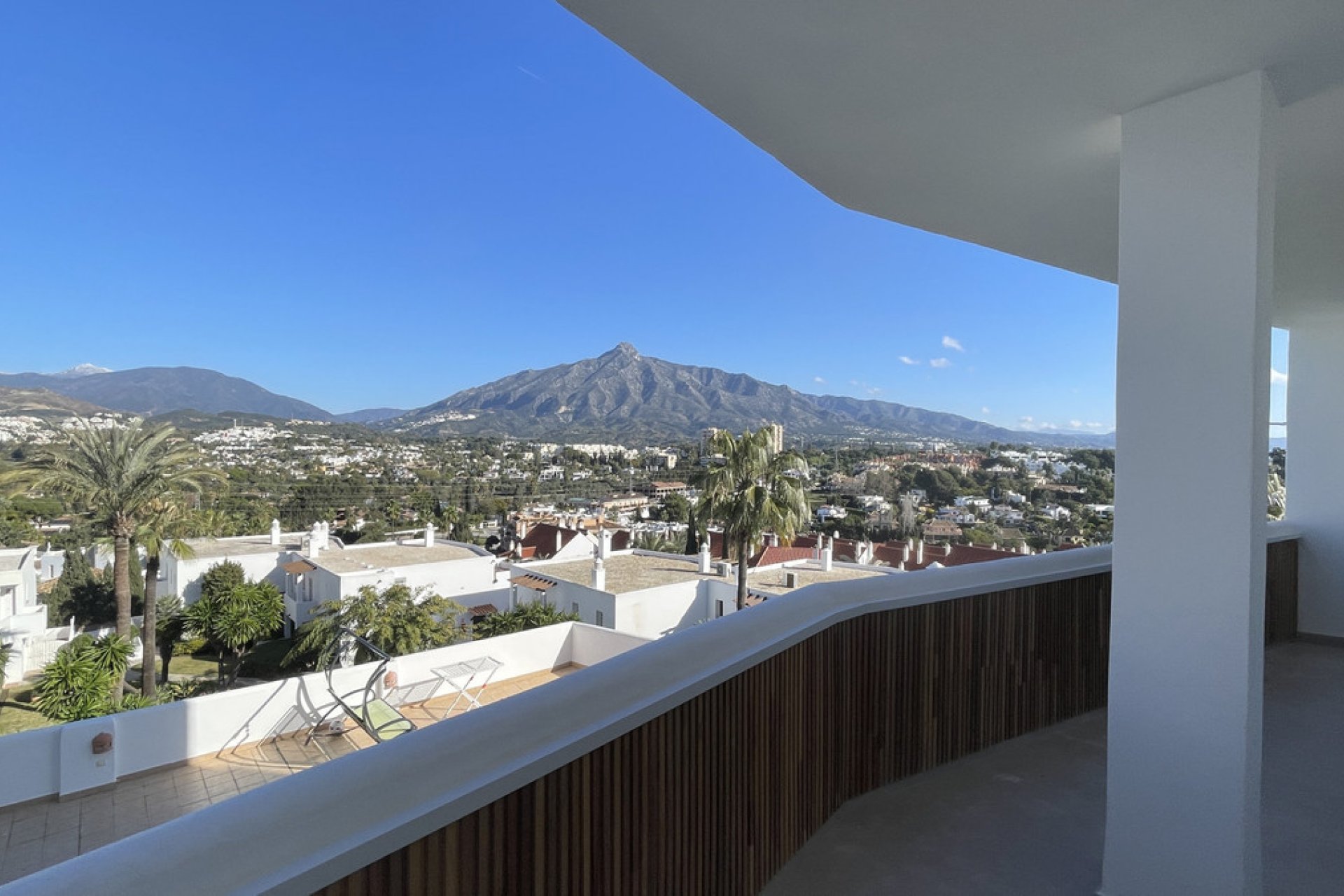 Resale - Apartment - Middle Floor Apartment - Marbella - Nueva Andalucia