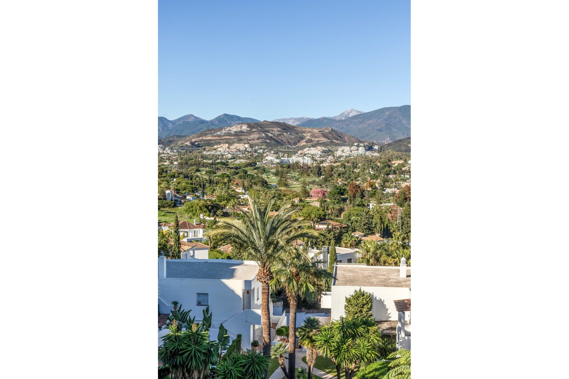 Resale - Apartment - Middle Floor Apartment - Marbella - Nueva Andalucia