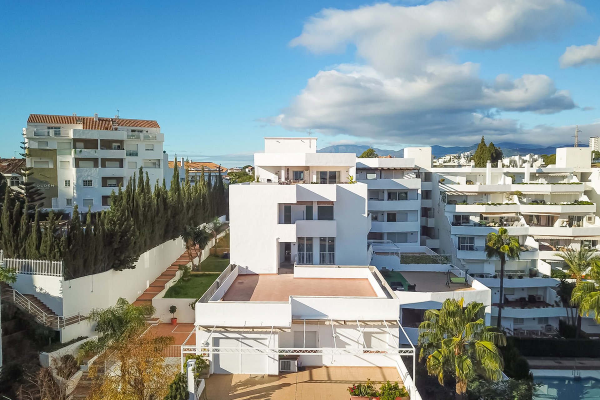 Resale - Apartment - Middle Floor Apartment - Marbella - Nueva Andalucia