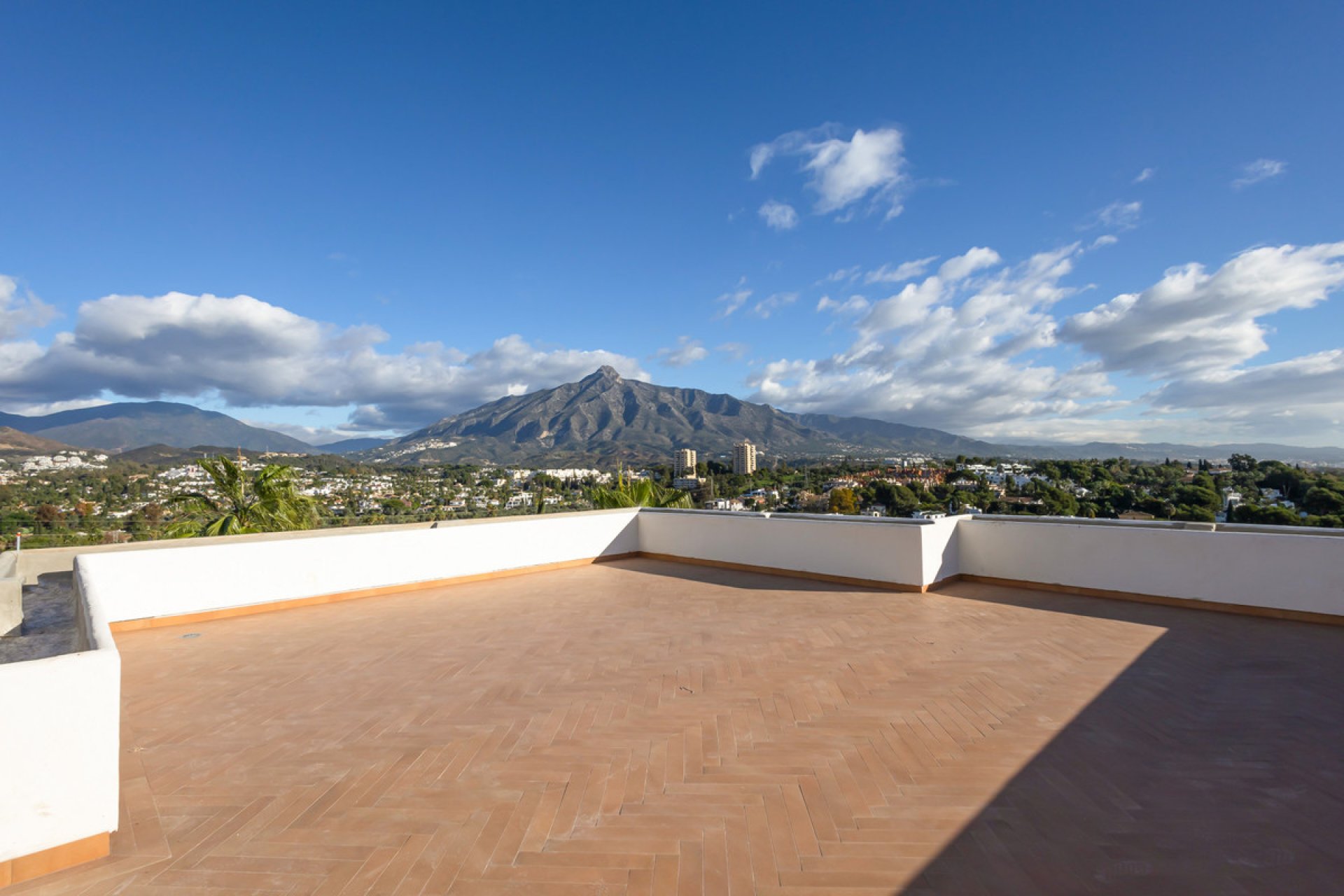 Resale - Apartment - Middle Floor Apartment - Marbella - Nueva Andalucia