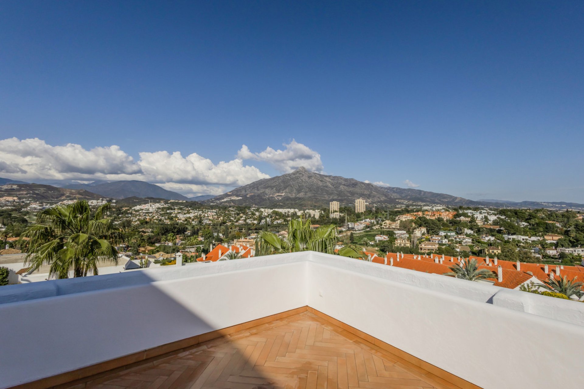 Resale - Apartment - Middle Floor Apartment - Marbella - Nueva Andalucia