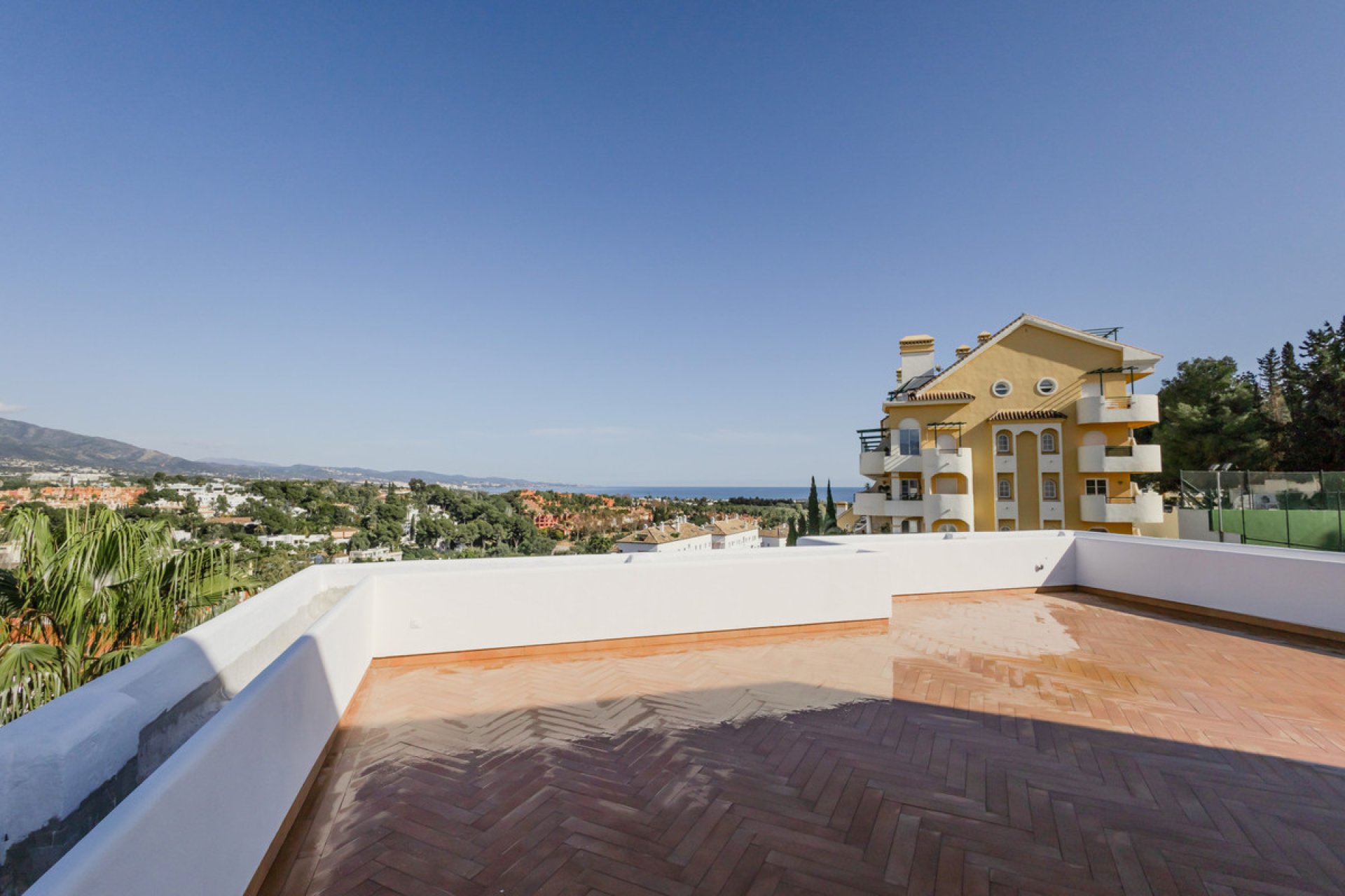 Resale - Apartment - Middle Floor Apartment - Marbella - Nueva Andalucia