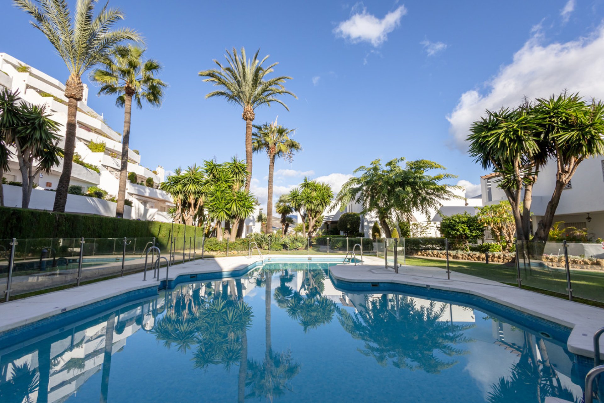 Resale - Apartment - Middle Floor Apartment - Marbella - Nueva Andalucia