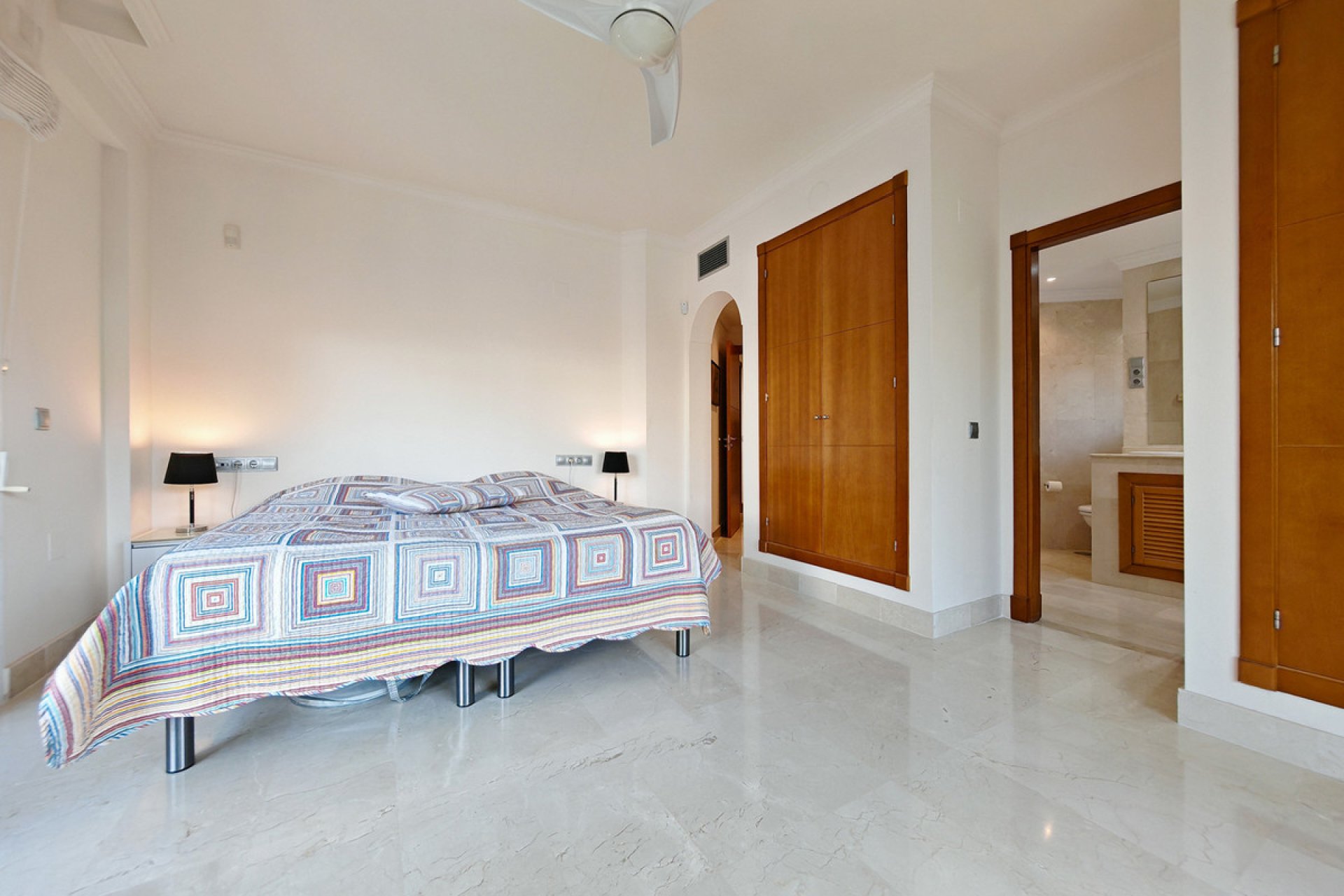 Resale - Apartment - Middle Floor Apartment - Marbella - Nueva Andalucia