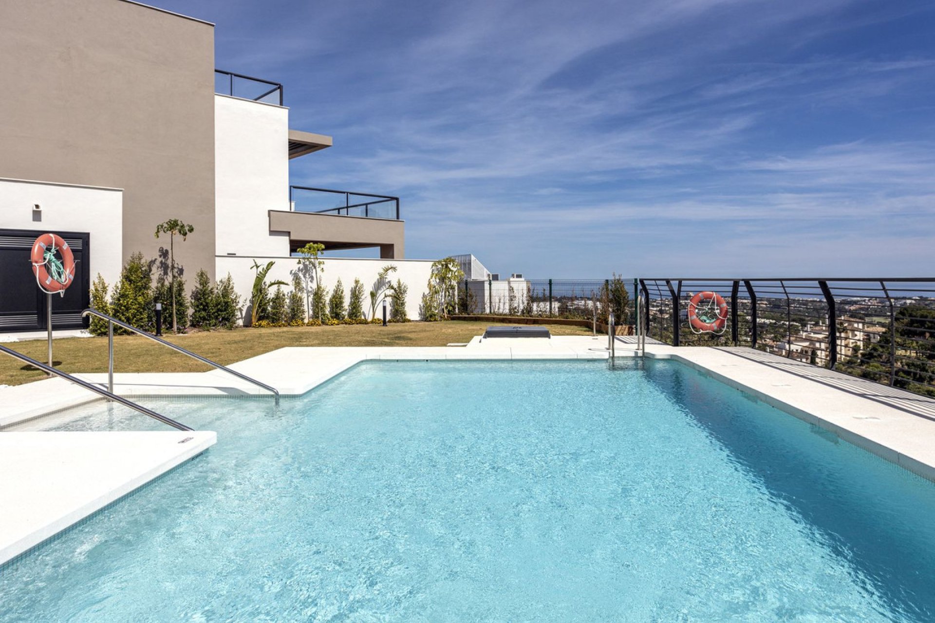 Resale - Apartment - Middle Floor Apartment - Marbella - Nueva Andalucia