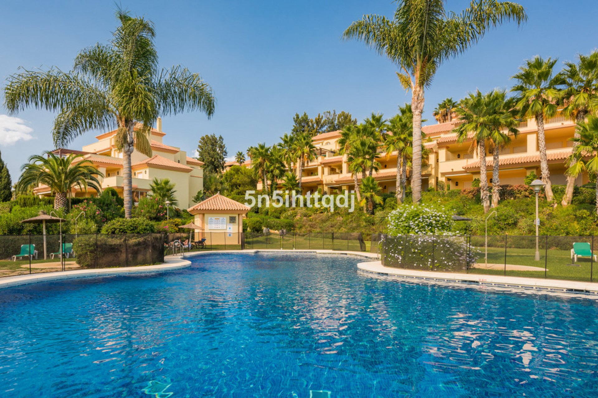 Resale - Apartment - Middle Floor Apartment - Marbella - Nueva Andalucia