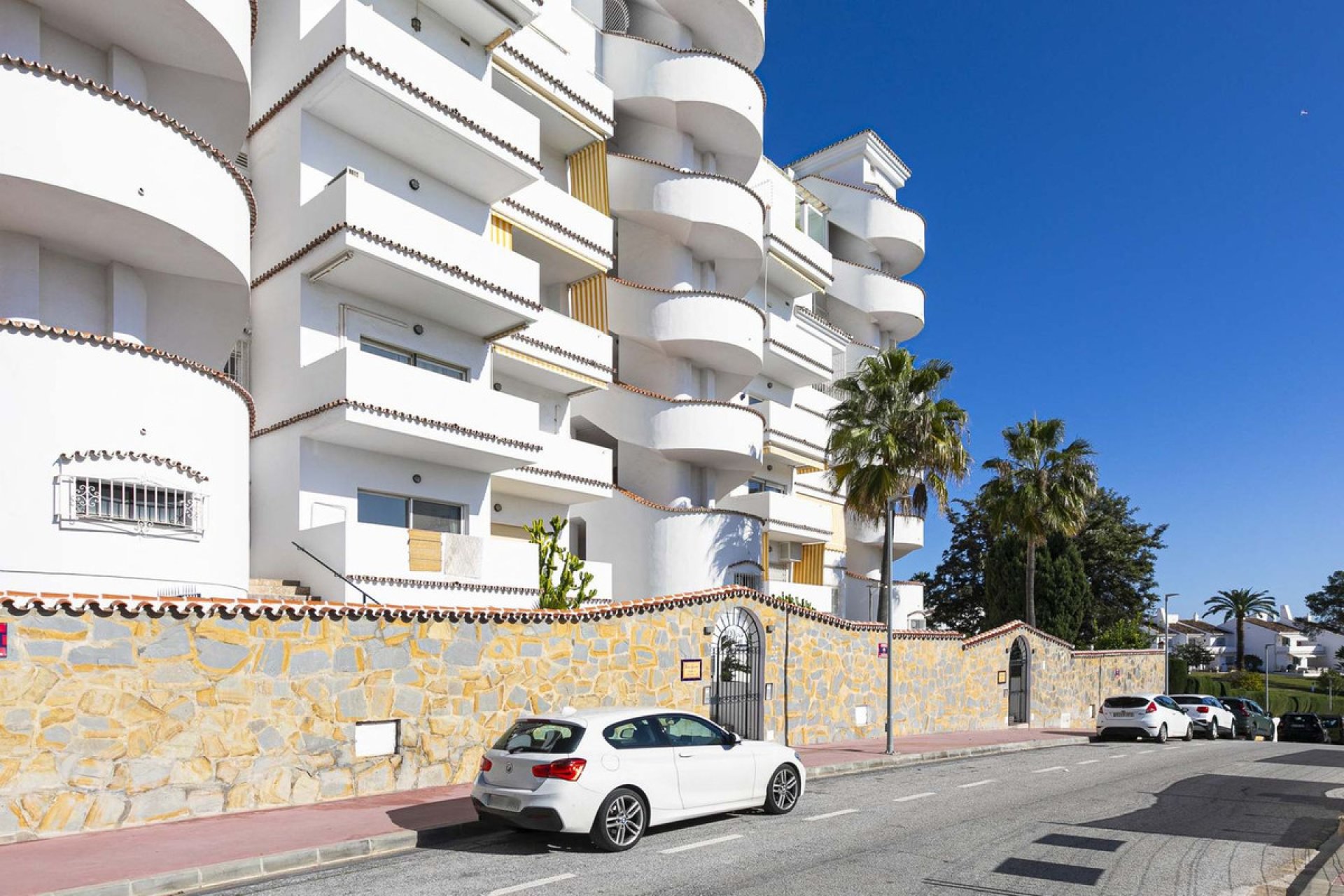 Resale - Apartment - Middle Floor Apartment - Marbella - Nueva Andalucia