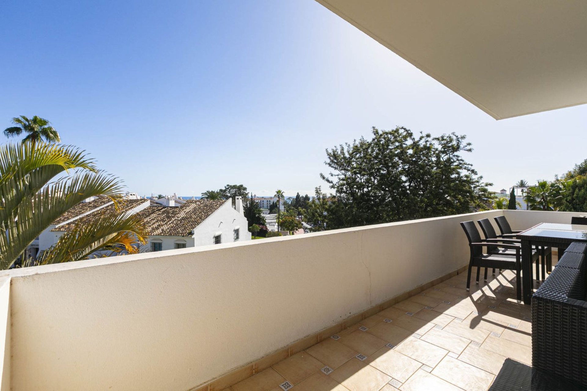 Resale - Apartment - Middle Floor Apartment - Marbella - Nueva Andalucia