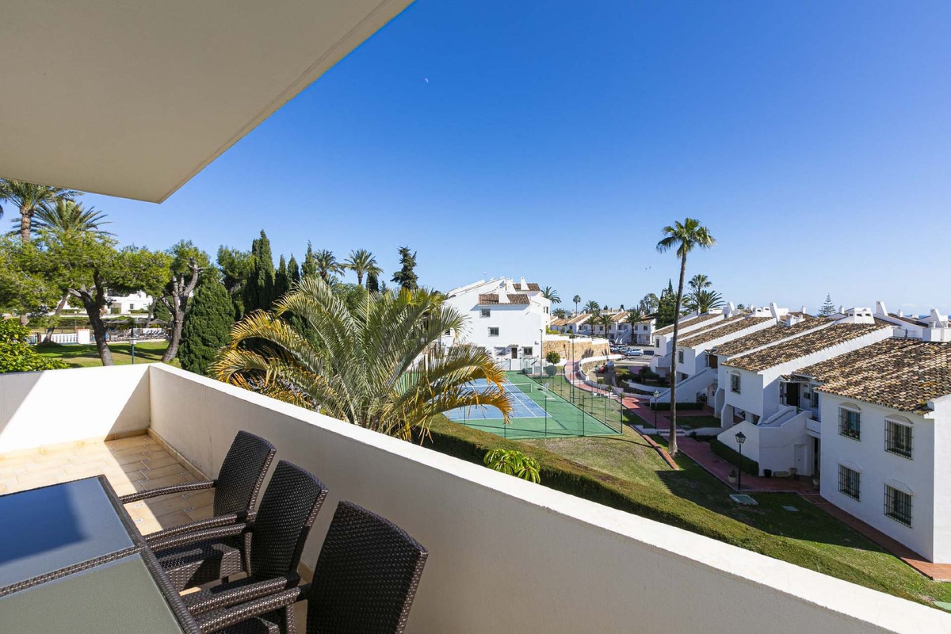 Resale - Apartment - Middle Floor Apartment - Marbella - Nueva Andalucia