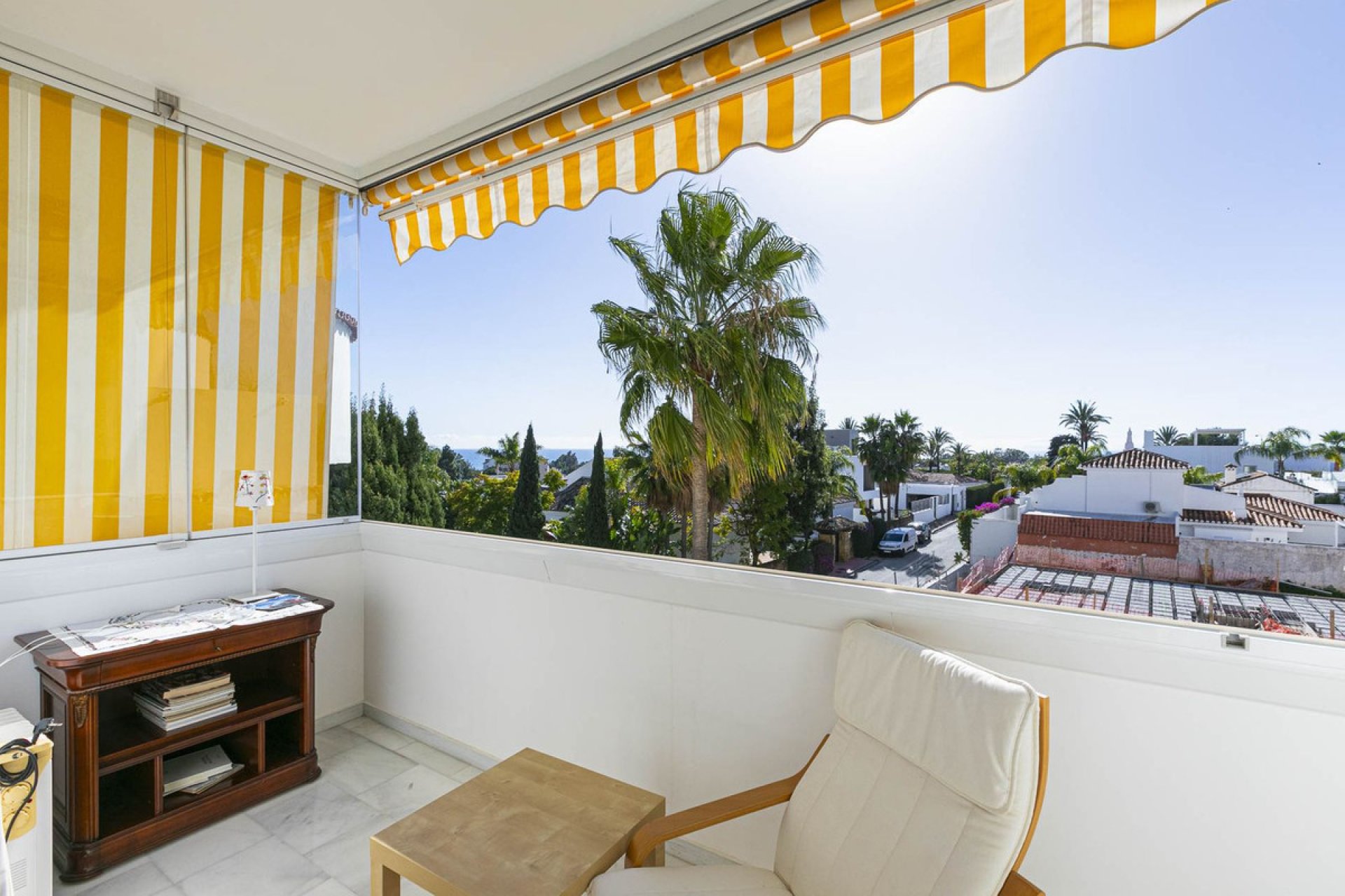 Resale - Apartment - Middle Floor Apartment - Marbella - Nueva Andalucia