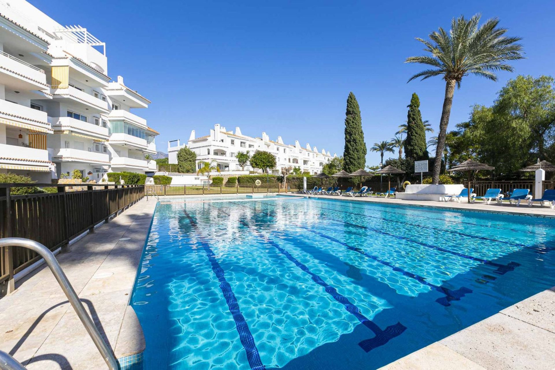 Resale - Apartment - Middle Floor Apartment - Marbella - Nueva Andalucia