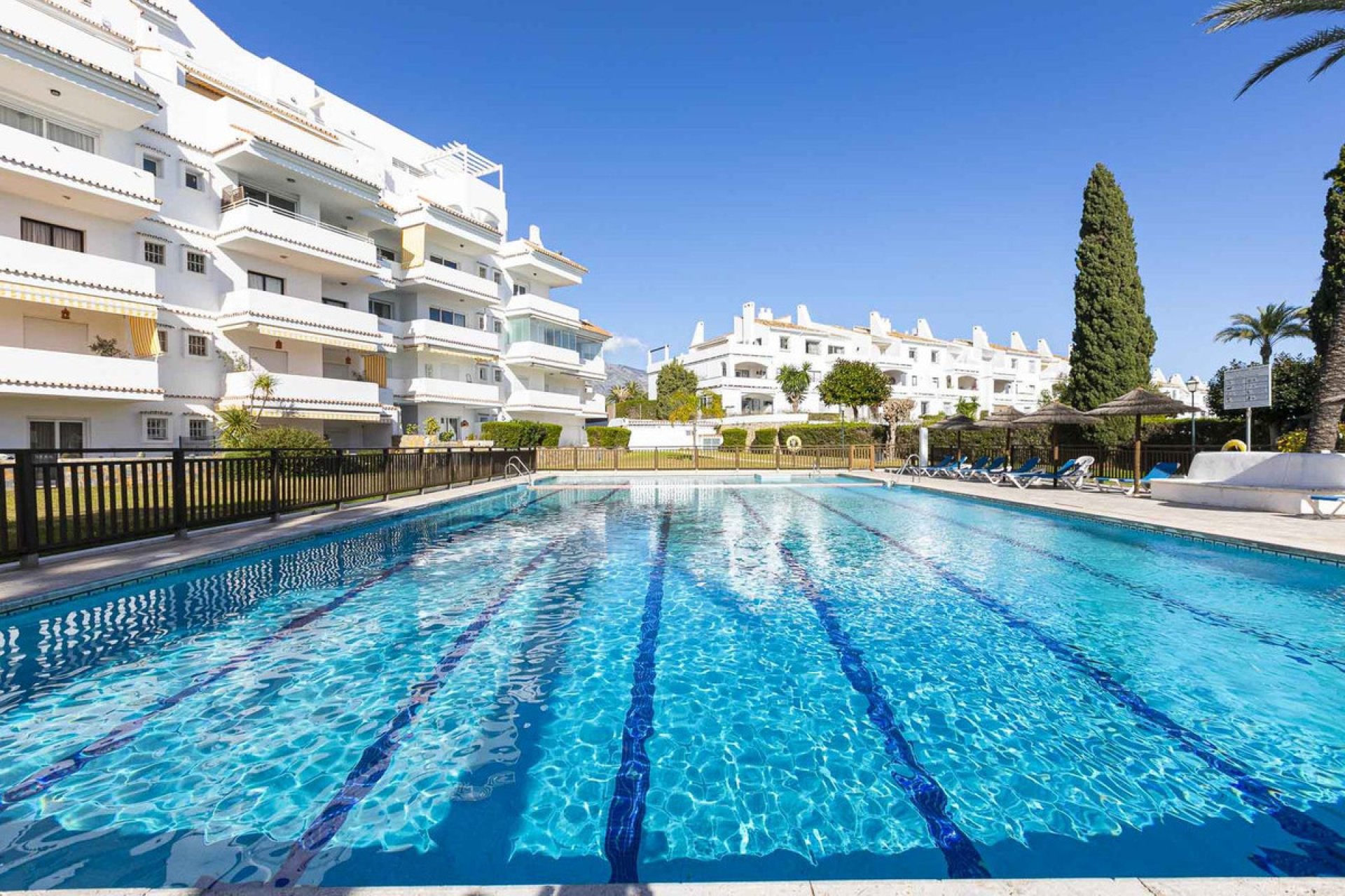 Resale - Apartment - Middle Floor Apartment - Marbella - Nueva Andalucia