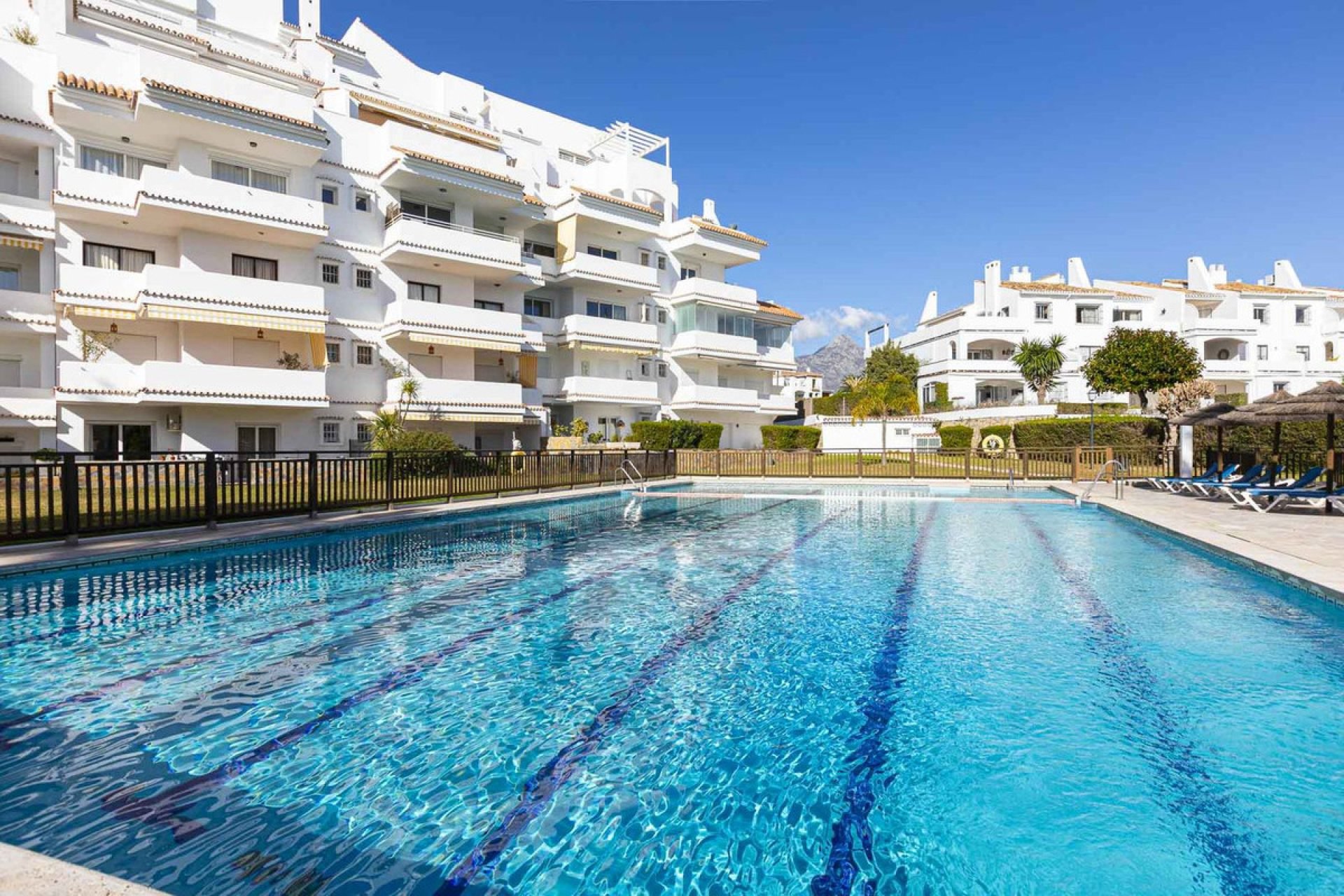 Resale - Apartment - Middle Floor Apartment - Marbella - Nueva Andalucia